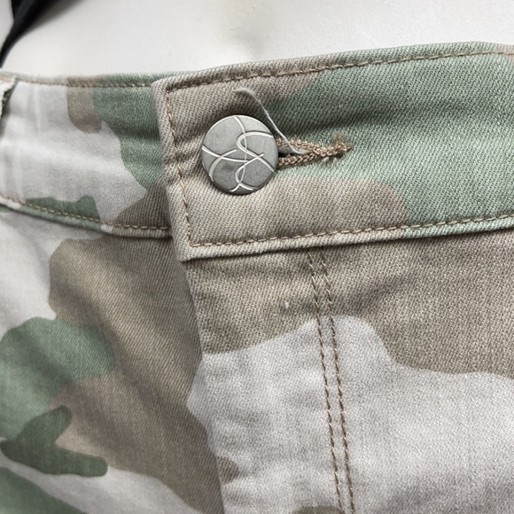 Jessica Simpson Denim Camo Frayed Shorts - Picture 7 of 8